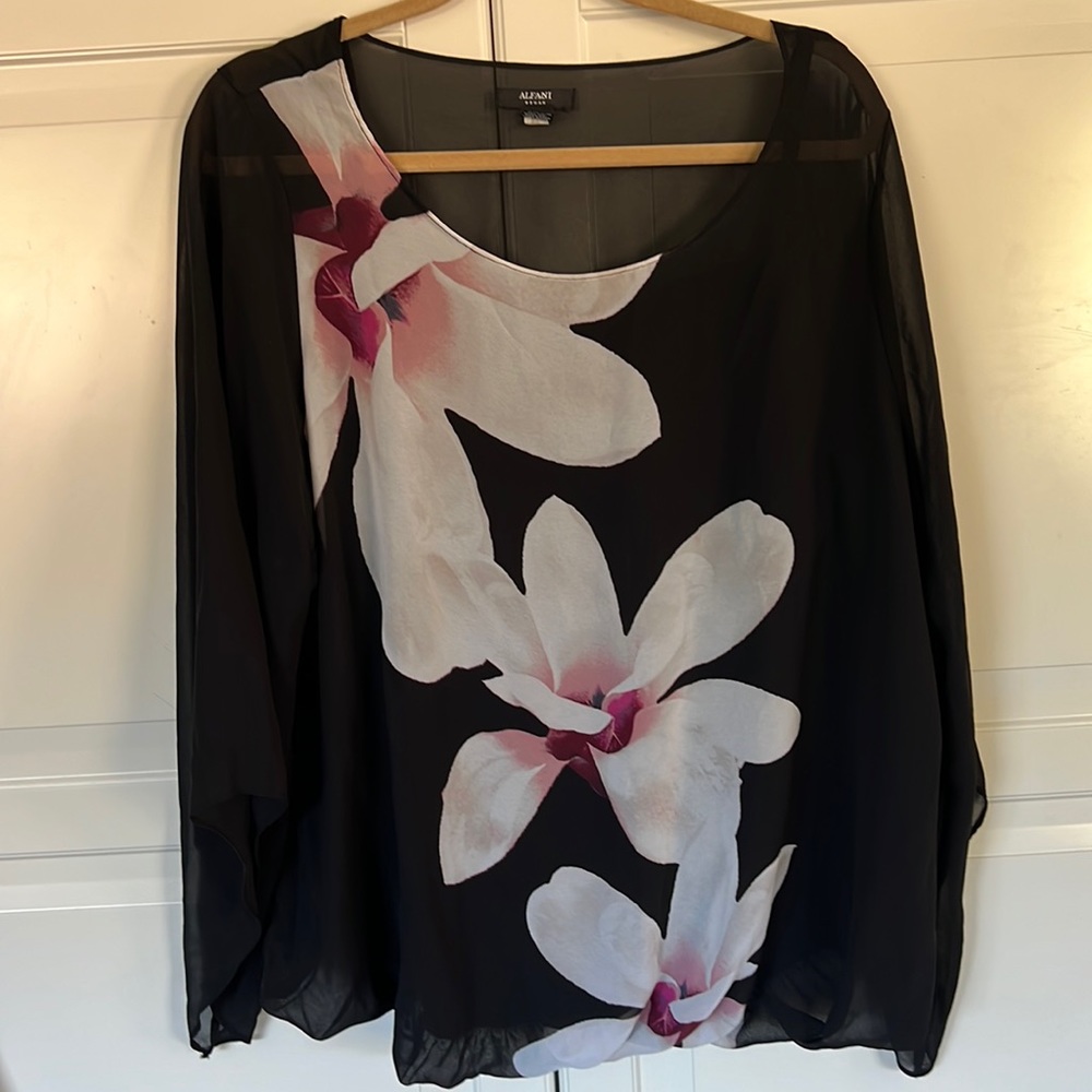 Gently worn Alfani blouse